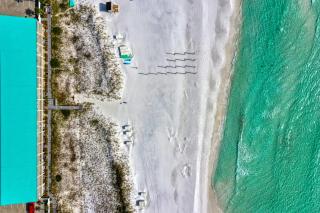 Ground Floor Gulf Front Oasis On Crystal Beach - Destin - 4