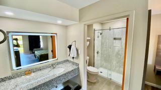 Brentwood Inn & Suites - Suffolk - 7