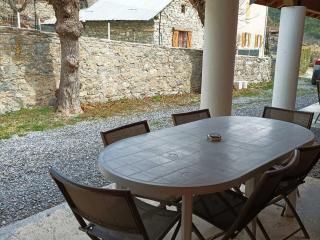Jausiers : T3 de 50m² avec terrasse, piscine, animaux admis - FR-1-165B-12 - 2