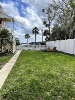 Cozy Quiet St Augustine Private Condo - 2bed, 1 bath, Sleeps 6, Steps to Historic St Augustine Center & All Tourist Attractions, Restaurants, Cafes, Backyard, Porch - St. Augustine - 6