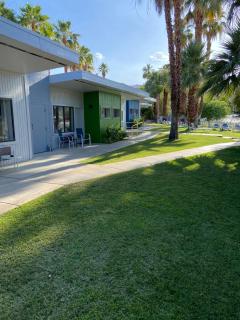 CCBC Resort Hotel - A Gay Men's Resort - Cathedral City - 8