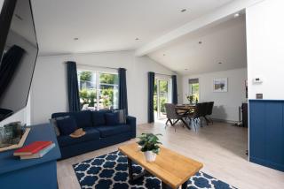 Buttercup Lodge, 33 Roadford Lake Lodges - 8