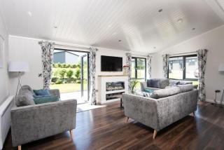Juniper Lodge, 28 Roadford Lake Lodges - Lifton - 9