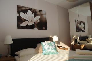 The Courtyard 2 Bedroom Apartments in Central Windsor with Parking - 8