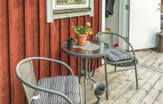 2 Bedroom Lovely Home In Västerensta - - 2