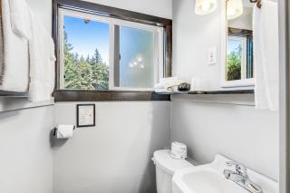 Mount Constance, Room 10 at Mount Walker Inn - 1