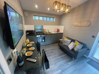 P78 - Studio Pod with Hot Tub - Bethesda - 3