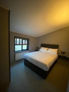 L19 - Penrhyn Spa Lodge with Hot Tub - 7