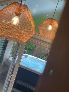 P74 - Riverside Family Pod with Hot Tub - Bethesda - 4