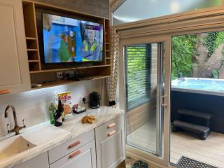 P74 - Riverside Family Pod with Hot Tub - Bethesda - 6