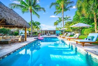 Chique Pool and Tiki Resort - Pompano Beach - 4