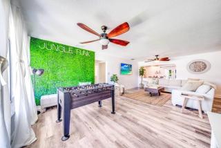 Chique Pool and Tiki Resort - Pompano Beach - 3