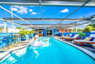 Pool and Hot Tub Just 10 Close to All - 9