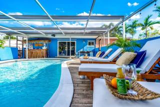 Pool and Hot Tub Just 10 Close to All - 7