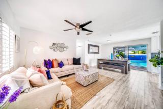 Pool and Hot Tub Just 10 Close to All - 5