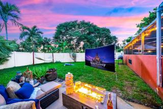 Pool and Hot Tub Just 10 Close to All - 2