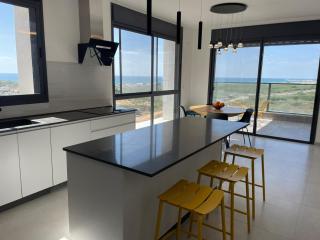 #דירת יוקרה על הים Bluewave Beach Apartment# - 0