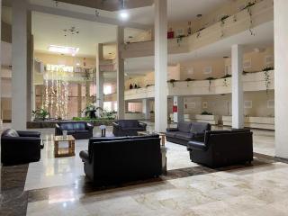 Luminoso apartamento con terraza y piscina - 4