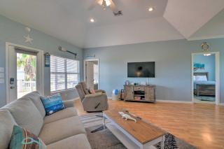 Deck and Grill Walkable Crystal Beach House! - Bolivar Peninsula - 6