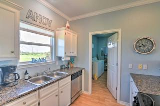 Deck and Grill Walkable Crystal Beach House! - Bolivar Peninsula - 3