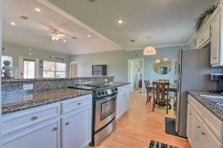 Deck and Grill Walkable Crystal Beach House! - Bolivar Peninsula - 1