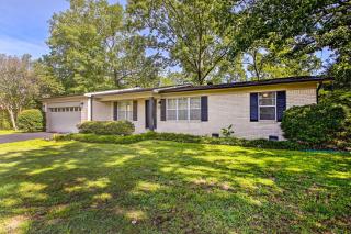 Sunroom and Yard Charming Hot Springs Home! - 7
