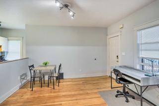3 Mi to Dtwn Walkable Apt in Cleveland! - 6