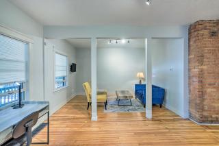3 Mi to Dtwn Walkable Apt in Cleveland! - 5