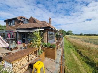 Varr House @ Meadow View - Woodmancote - 1