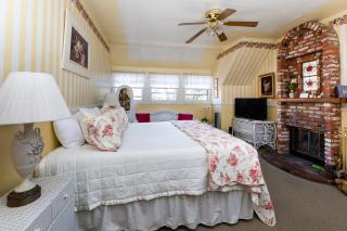 Gold Mountain Manor - 1