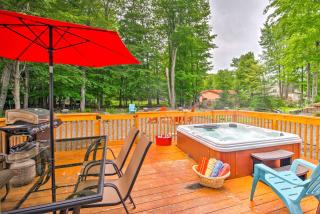 Jacuzzi and Resort Amenities Tobyhanna Family Home! - Tobyhanna - 9