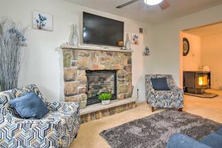 Jacuzzi and Resort Amenities Tobyhanna Family Home! - Tobyhanna - 7