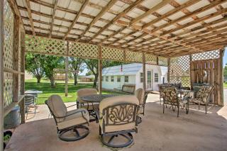 Rustic Home with Patio, 1 Mi to Sunset Beach! - - 9