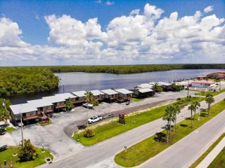 River Wilderness Waterfront Cabins - Everglades City - 5