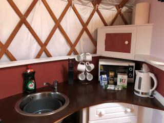 The Yurts at Burnt House Farm - Newport - 3