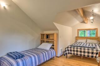 The River House with Deck, on McKenzie River! - Springfield - 2