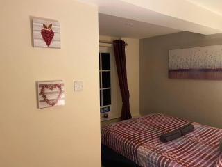 Apartment - Sleeps 2 - Pet friendly - Parking - Ludlow - 8
