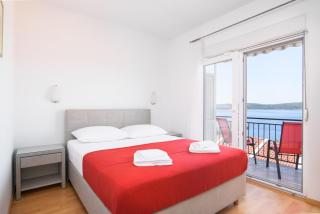 A1-apt w shared pool & balcony next to the beach - Trogir - 6