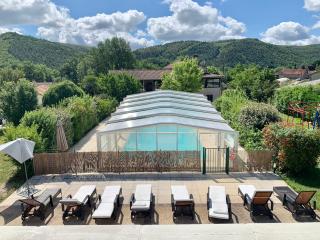 Rez de Piscine, 10 Personnes - RÊVE DE PAPILLON et À L'étage, 5 Personnes - NID D'ÉTOILES, Il s'agit bien de deux gîtes individuels qui sont reliés par un escalier interne, cela permet a une grande famille de louer les deux gîtes - Saint-Géry - 2