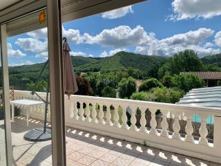 Rez de Piscine, 10 Personnes - RÊVE DE PAPILLON et À L'étage, 5 Personnes - NID D'ÉTOILES, Il s'agit bien de deux gîtes individuels qui sont reliés par un escalier interne, cela permet a une grande famille de louer les deux gîtes - Saint-Géry - 9