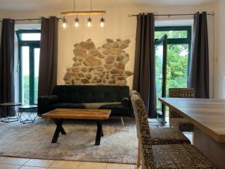 Mitten in der Natur : Ferienwohnung mit 3 Schlafzimmern, neu eingerichtet - Neu Gaarz - 0