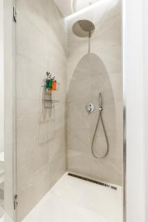 Space and Style in The Heart Of Budapest w 2BR&2BT - Budapest - 4