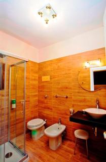 Momi's Hotel - 8