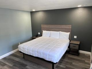 Surf City Inn & Suites - Santa Cruz - 4