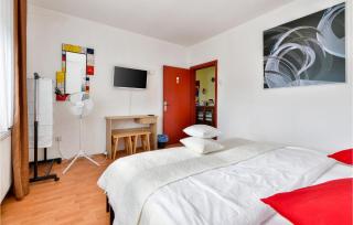 Nice Apartment In Grabrovnik With Sauna - 1