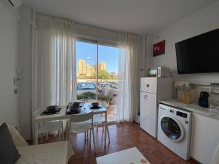 La Manga km 0, pisos estudios - planta baja - 100m de la playa - studio flats - ground floor - 100m from the beach, cada con bicis & tabla SUP, piscina & pádel & tenis & más - each with bikes & SUP board, pool & paddle & tennis & more - La Manga del Mar Menor - 1