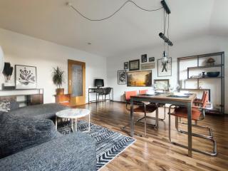 INIKAMA: Designer Apartment im Grünen – Netflix - Rosengarten - 1
