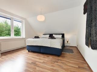 INIKAMA: Designer Apartment im Grünen – Netflix - Rosengarten - 9