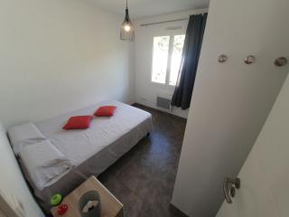 F2 neuf calme climatisé wifi parking - 1,5 km mer - 2