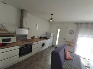 F2 neuf calme climatisé wifi parking - 1,5 km mer - 6